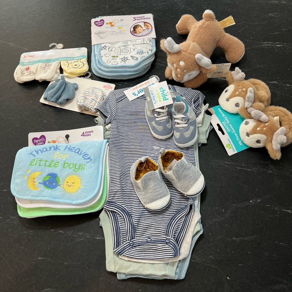 Newborn baby bundle! Bibs, onesies, slippers, shoes, mittens